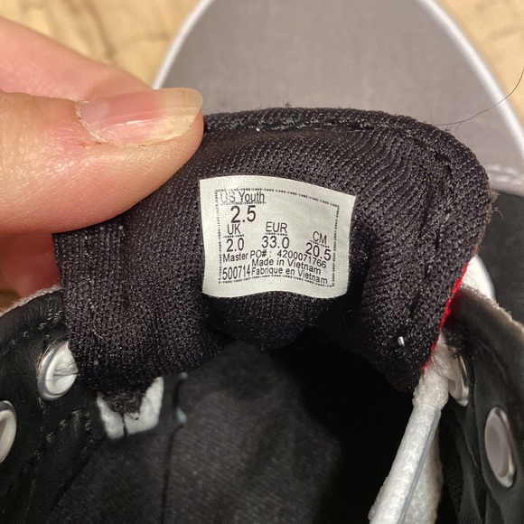 Black/grey/white youth Vans - Picture 4 of 4